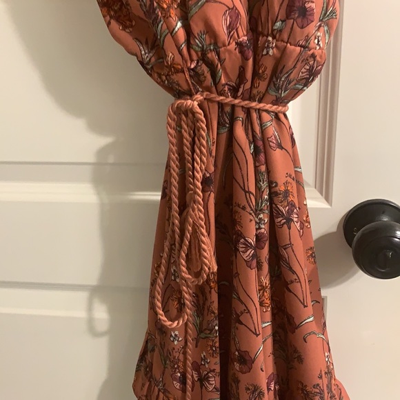 mini dress sleeveless peephole back rope tassel - Picture 3 of 4